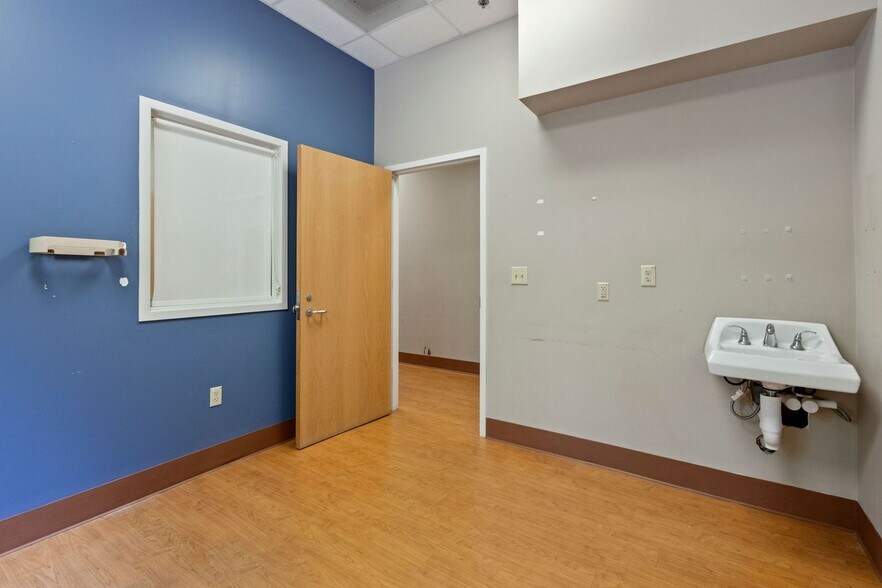 More Photos Of 1922 K M Wicker Memorial Dr, Sanford Medical For Lease