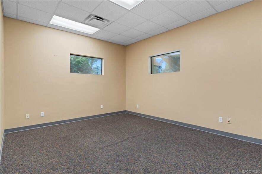 More Photos Of 102 E Highland Blvd, Inverness Drugstore For Sale