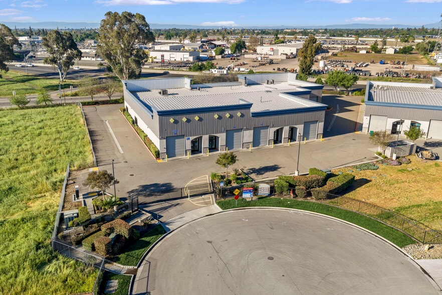 More Photos Of 4063 E. Calloway Court, Stockton Showroom For Lease