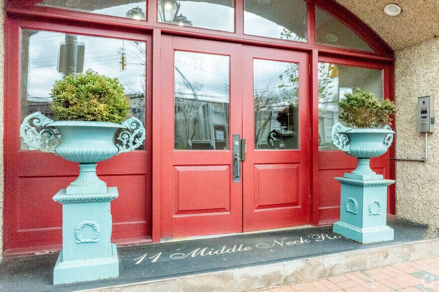 More Photos Of 11-25 Middle Neck Rd, Great Neck Loft Creative Space For Lease