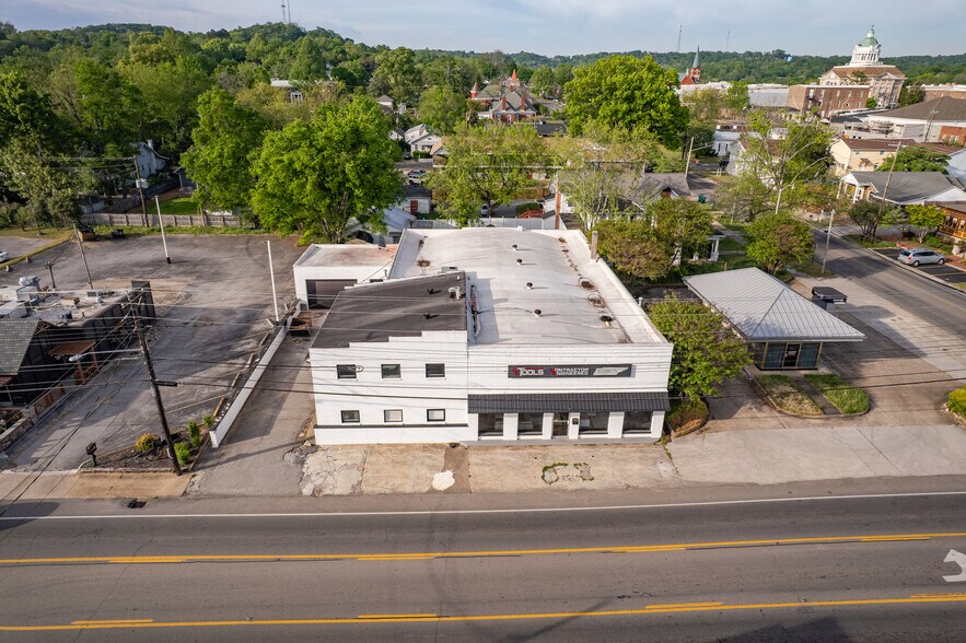 More Photos Of 308 W College St, Pulaski Flex For Sale