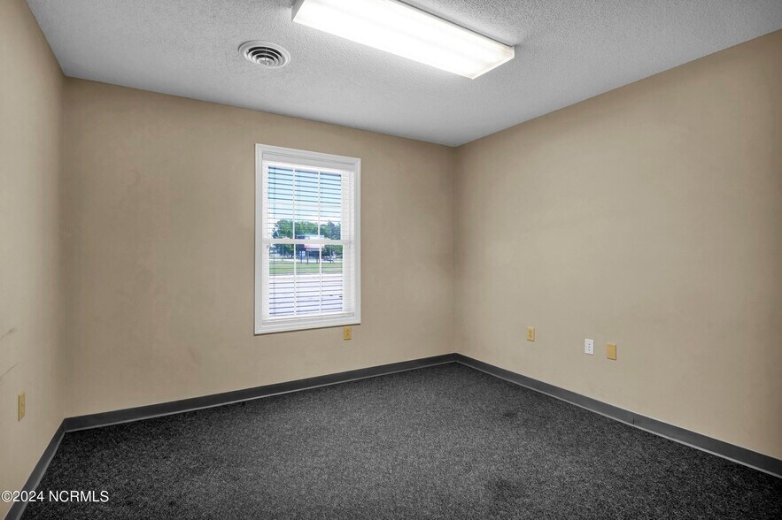 More Photos Of 333 Jefferson St, Whiteville Office For Sale
