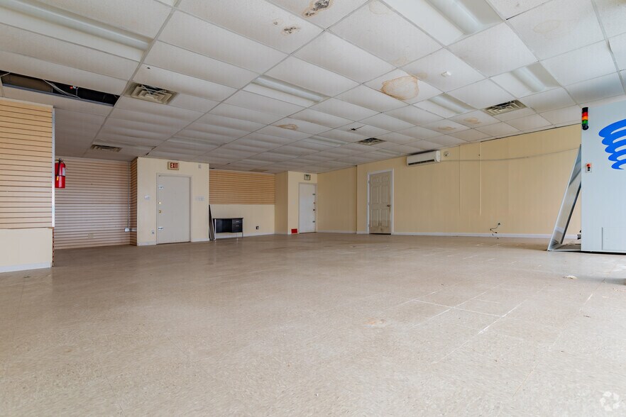 More Photos Of 1267 Forest Ave, Staten Island Storefront Retail Office For Lease