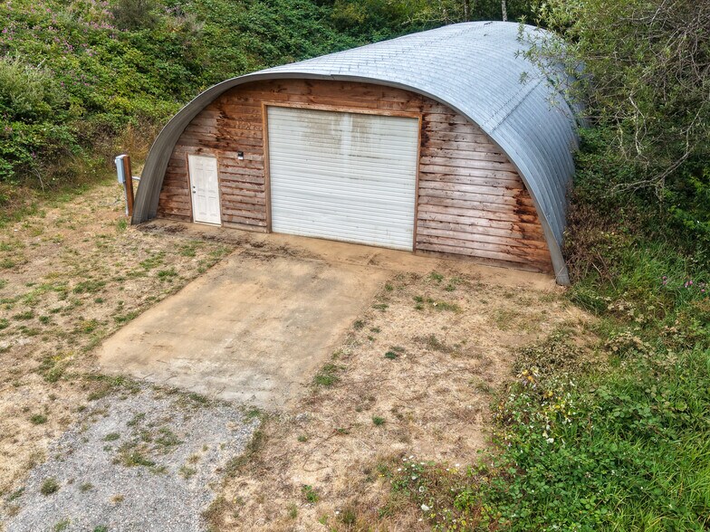 More Photos Of 92240 N Bank Ln, Coquille Warehouse For Lease