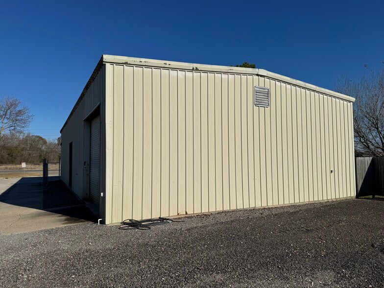 More Photos Of 4745 Fannett Rd, Beaumont Industrial For Lease