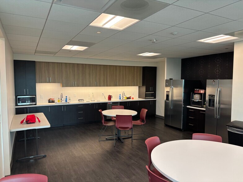 More Photos Of 21000 Atlantic Blvd, Dulles Office For Lease