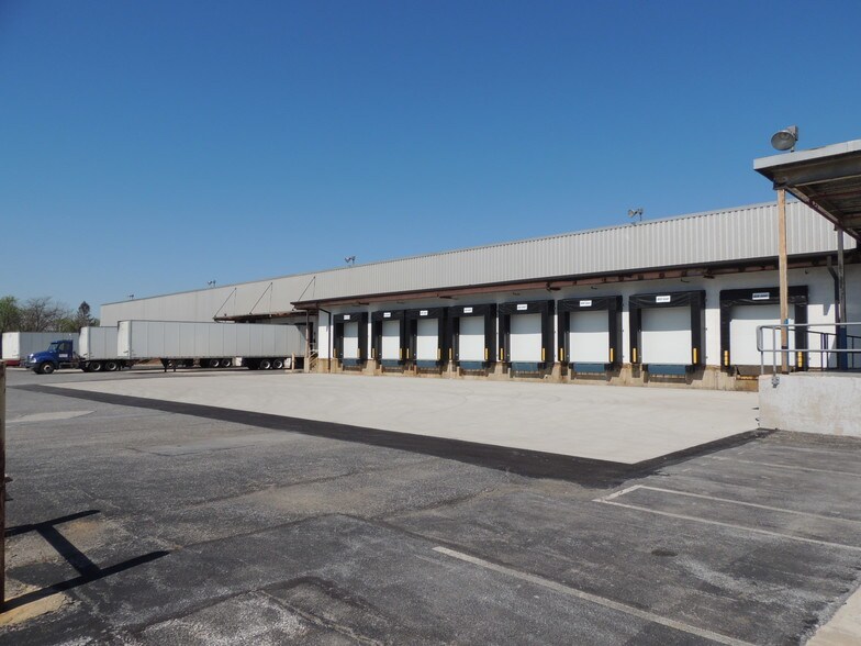 More Photos Of 1128 Roosevelt Ave, York Warehouse For Lease