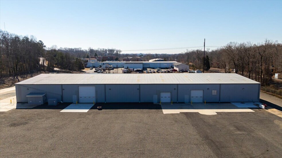More Photos Of 29 Synan Rd, Fredericksburg Warehouse For Lease