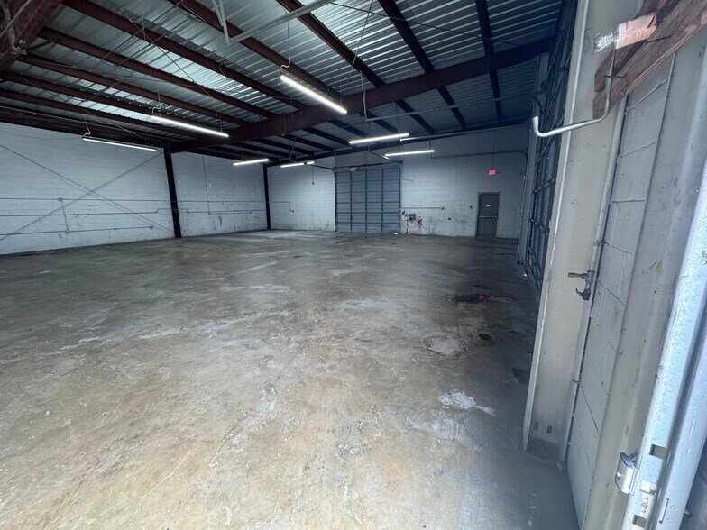 More Photos Of 6261 Richmond Ave, Houston Unknown For Lease