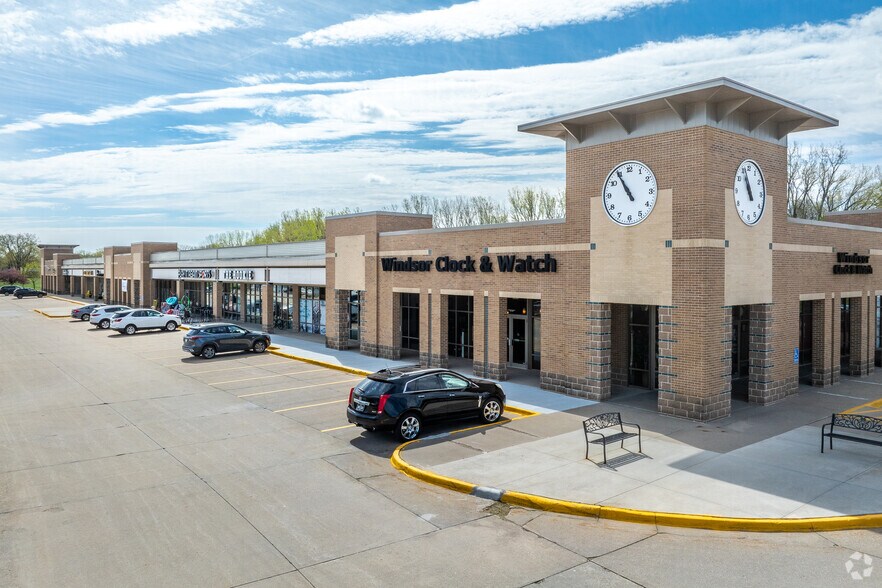 More Photos Of 9932 Swanson Blvd, Clive Unknown For Lease