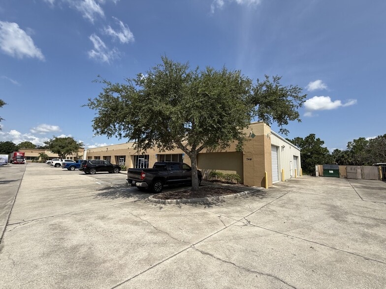 Primary Photo Of 746 North Dr, Melbourne Research And Development For Lease