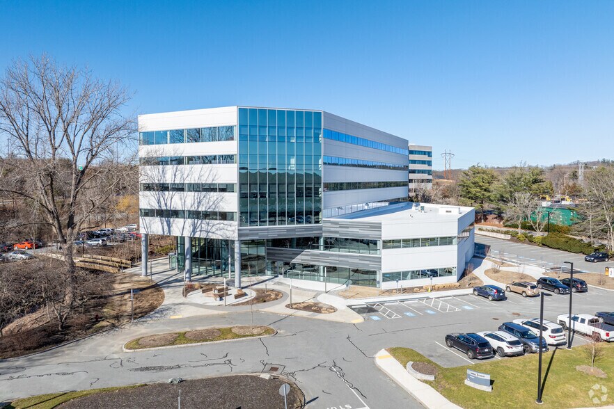 More Photos Of 1 Wall St, Burlington Office For Lease