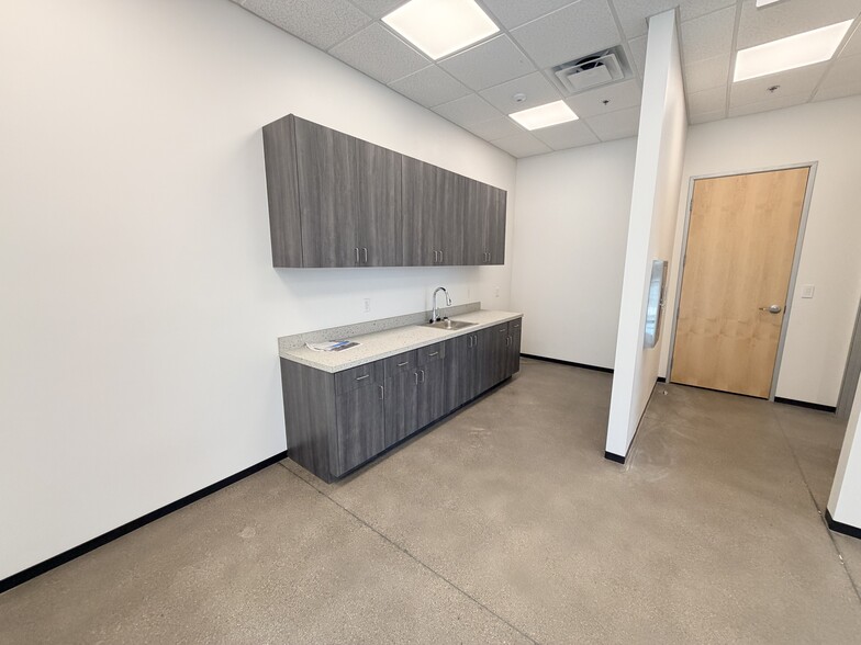 More Photos Of 7320 E Pecos Rd, Mesa Warehouse For Sale
