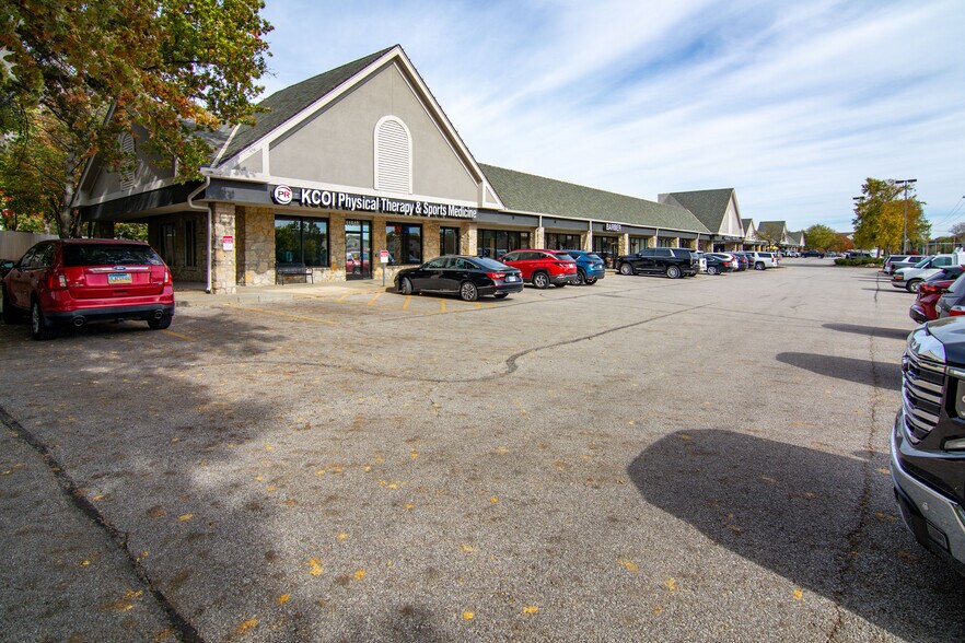 More Photos Of 11800-11922 W 119th St, Overland Park Unknown For Lease