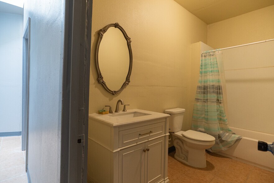 More Photos Of 3882 Washington Ave, Le Grand Apartments For Sale