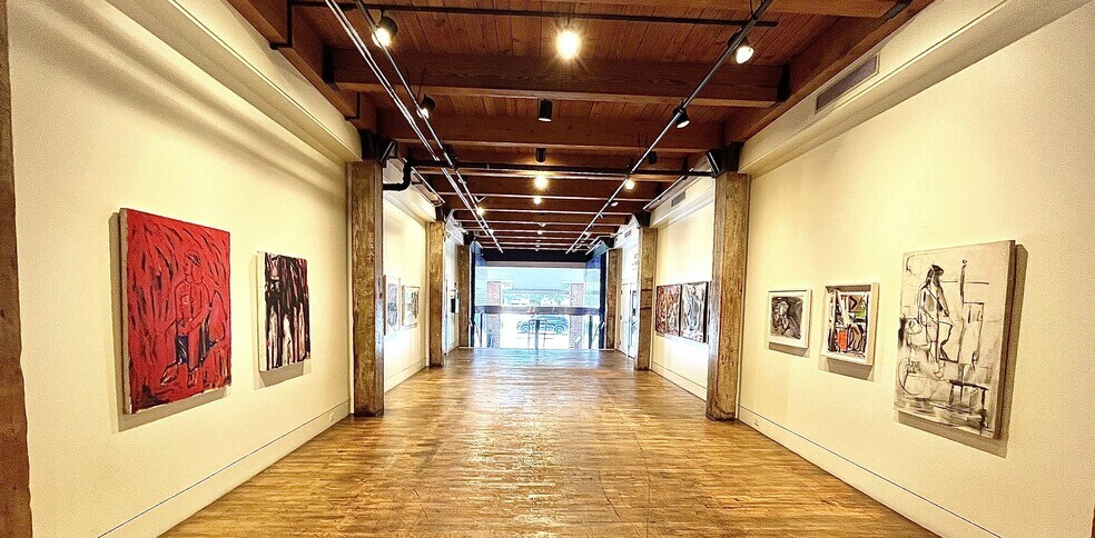 More Photos Of 2020 Baltimore Ave, Kansas City Office For Lease