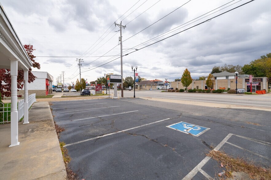 More Photos Of 664 Boulevard, Colonial Heights Office For Sale