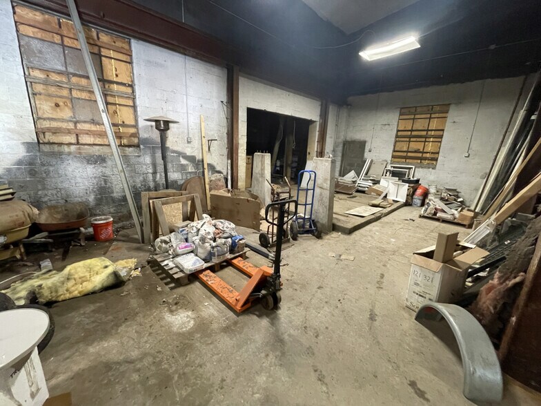 More Photos Of 500 N 5th St, Toronto Warehouse For Sale