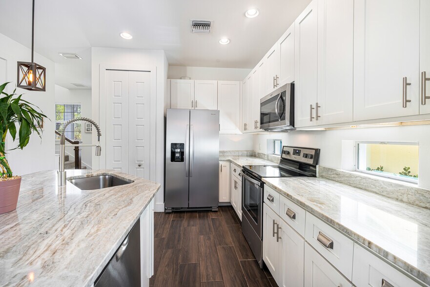 More Photos Of 2974 Van Buren Ave, Naples Storefront Retail Residential For Sale