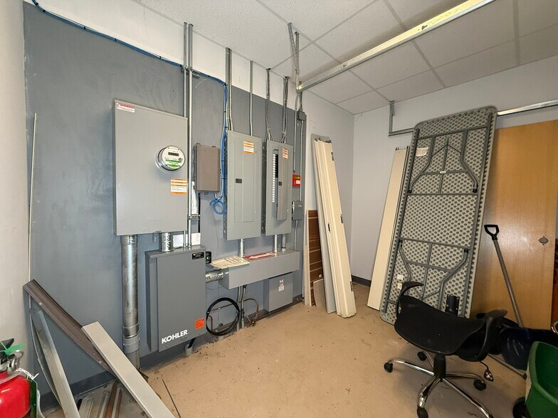 More Photos Of 111 Hamilton St, Mexico Office For Sale