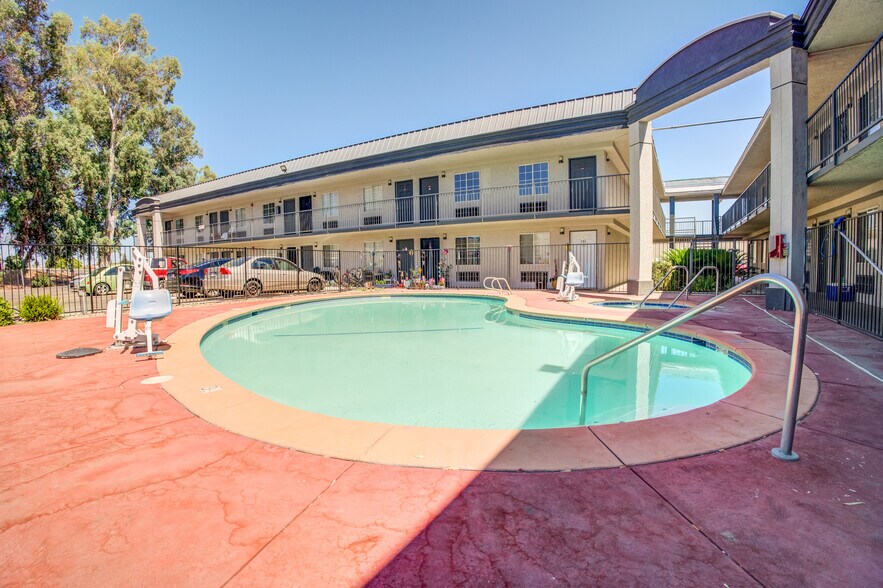 More Photos Of 2700 White Ln, Bakersfield Apartments For Sale
