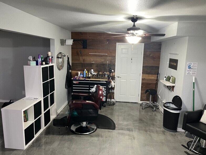 More Photos Of 212 N Oak St, Roanoke General Retail For Sale
