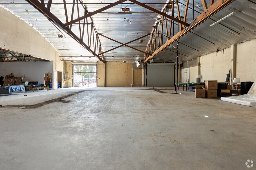 More Photos Of 3049 La Cienega Blvd, Culver City Warehouse For Lease