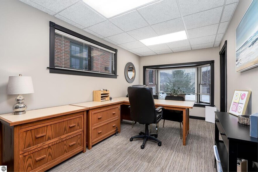More Photos Of 408 Main St, Frankfort Office For Sale