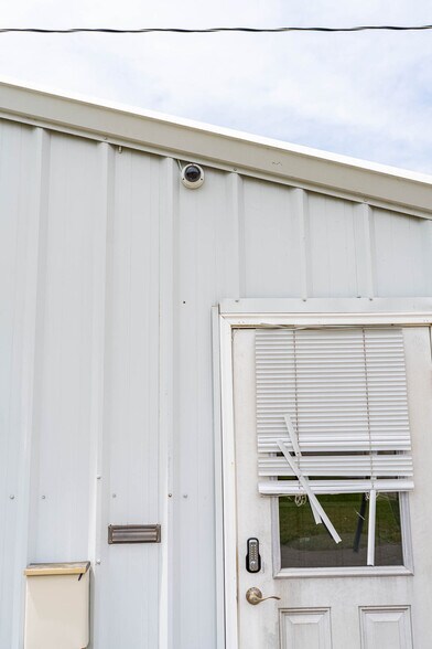 More Photos Of 1067 N Mission Rd, Mount Pleasant Self Storage For Sale