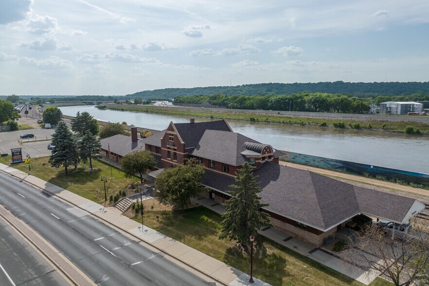 More Photos Of 112-142 S Riverfront Dr, Mankato Office For Lease