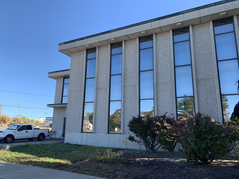 More Photos Of 4 Plaza Way, Fairhaven Bank For Lease