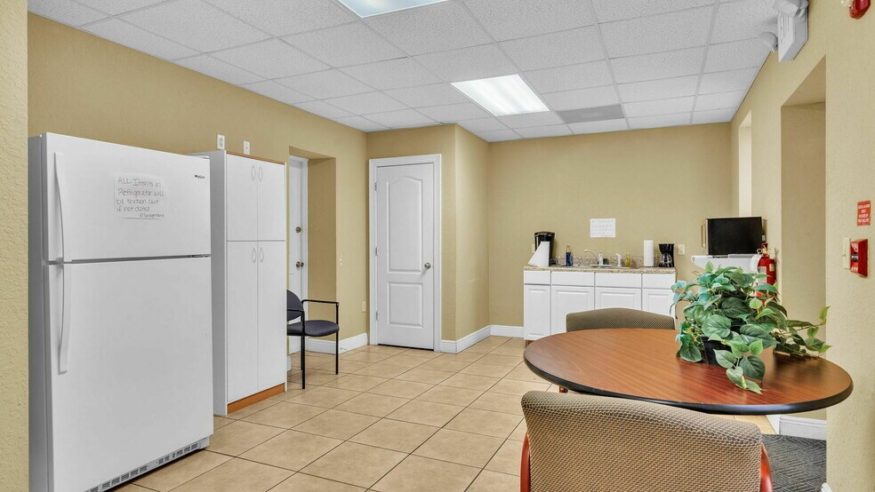 More Photos Of 415 E Main St, Bartow Office For Lease