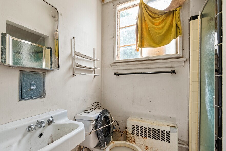More Photos Of 9 E 44th St, Wilmington Office Residential For Sale