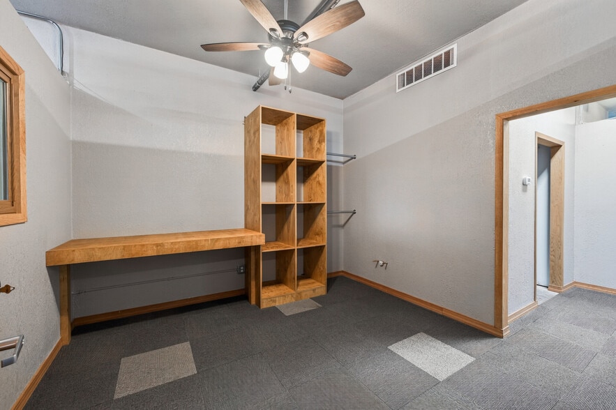 More Photos Of 1063-1123 Weir Dr, Woodbury Medical For Sale