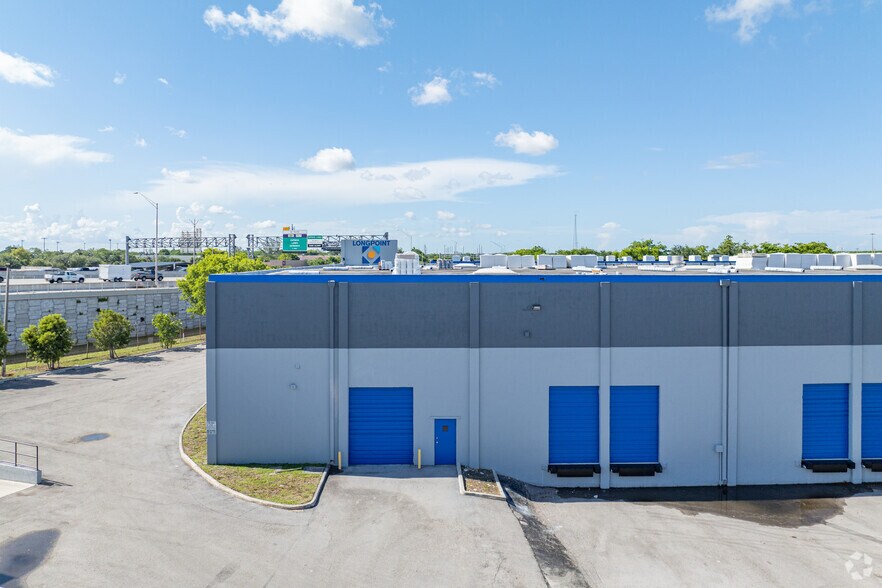 More Photos Of 1919 NW 19th St, Fort Lauderdale Warehouse For Lease