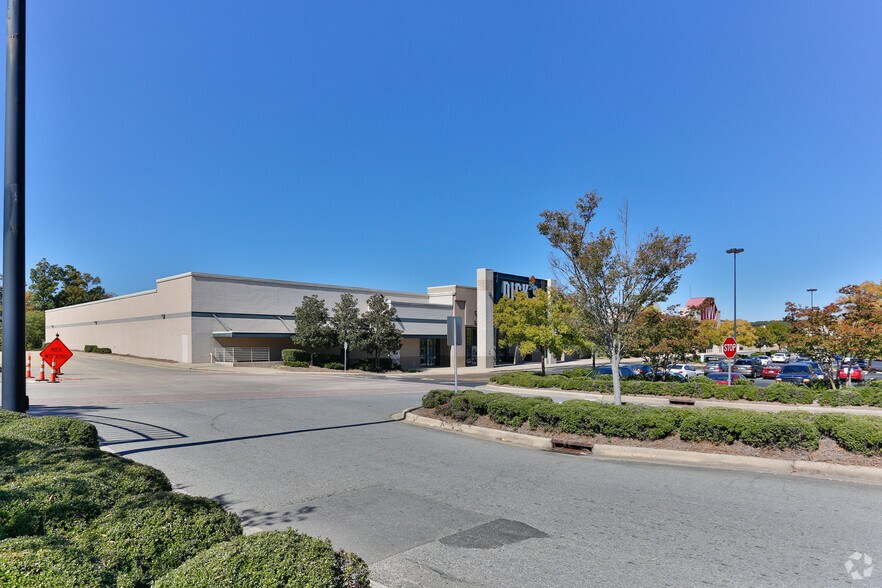 More Photos Of 8809 Jw Clay Blvd, Charlotte General Retail For Lease