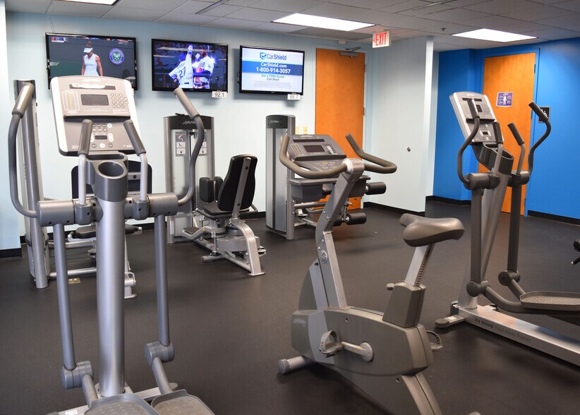 More Photos Of 5970 Fairview Rd, Charlotte Office For Lease