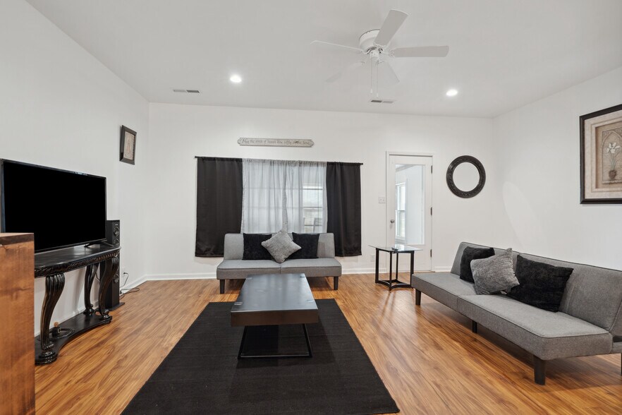 More Photos Of 310 2nd St SE, Dyersville Specialty For Sale