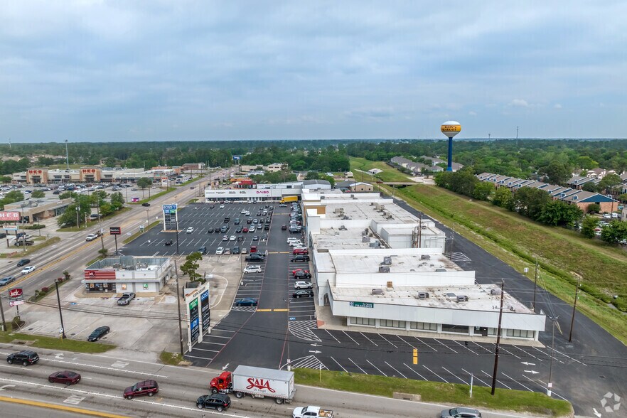 More Photos Of 16812-16880 Stuebner Airline Rd, Spring General Retail For Lease