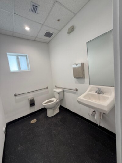 More Photos Of 2300-2340 W 8th Ave, Hialeah Radio TVTransmission Facilities For Lease