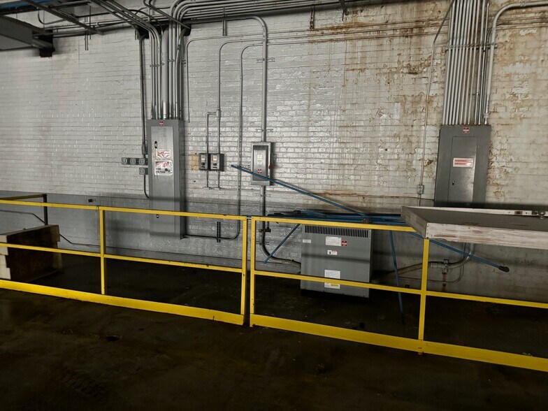 More Photos Of 1002 Douglas Ave, Opp Manufacturing For Lease