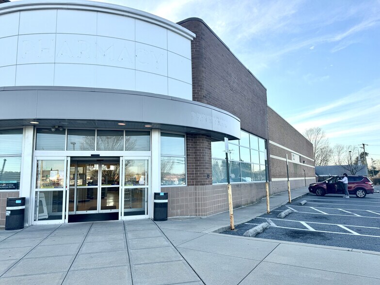 More Photos Of 1301 E State St, Delmar Freestanding For Sale