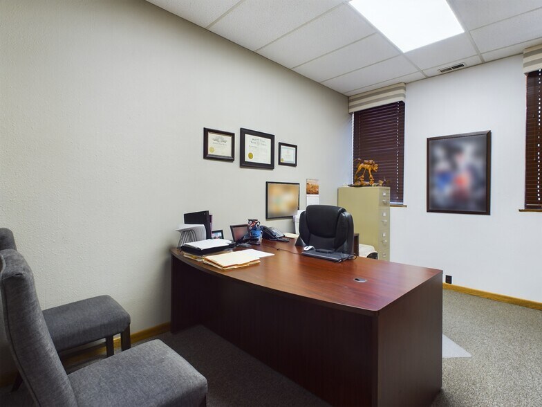 More Photos Of 713 4th Ave, Holdrege Office Residential For Lease