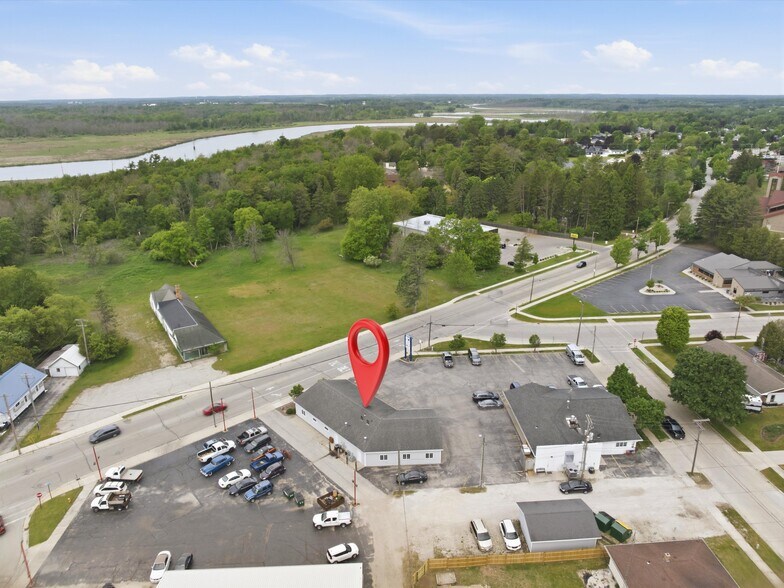 More Photos Of 3009 Forest Ave, Two Rivers Specialty For Lease