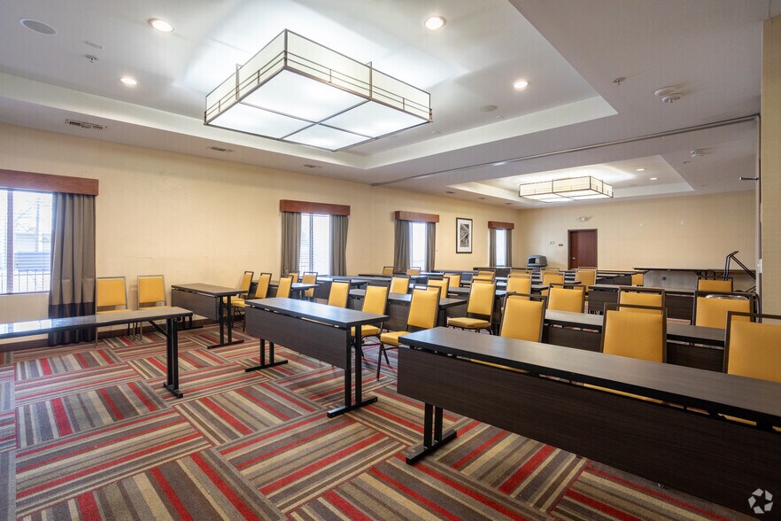 More Photos Of 8720 Gulf Freeway, Houston Hotel For Sale