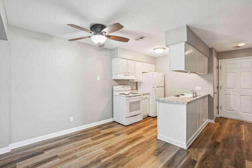 More Photos Of 1011 SE 3rd St, Ankeny Apartments For Sale