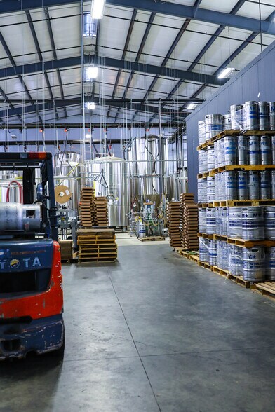 More Photos Of 3525 N Frazier St, Conroe Manufacturing For Sale