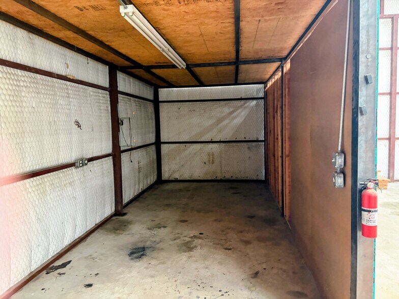More Photos Of 9717 Industrial Rd, Justin Warehouse For Lease