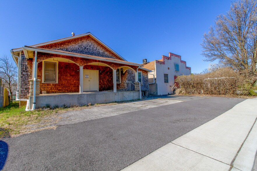 More Photos Of 620-626 Franklin Ave, Essex Warehouse For Sale