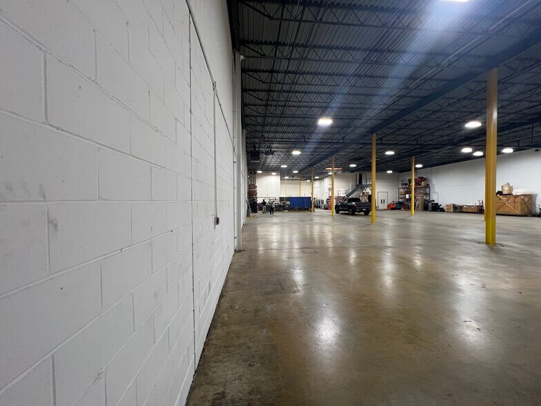 More Photos Of 1650 Oak St, Lakewood Manufacturing For Lease